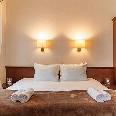 Hotel Dwor Choiny Казимерувка Экстерьер фото