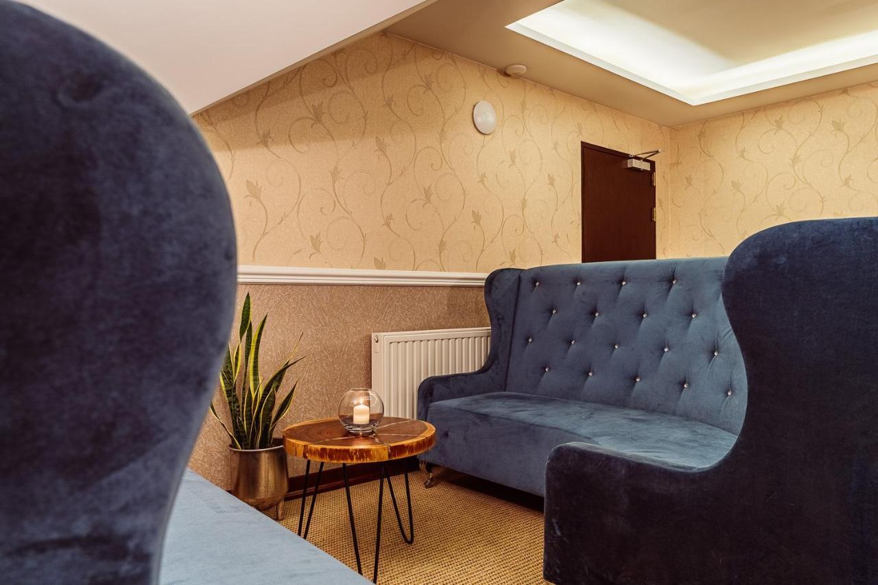 Hotel Dwor Choiny Казимерувка Экстерьер фото