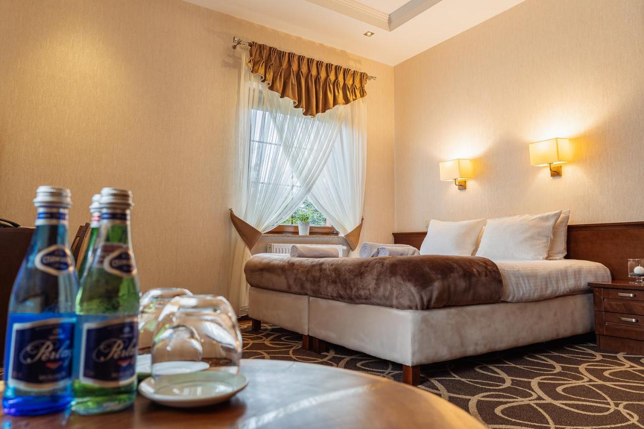 Hotel Dwor Choiny Казимерувка Экстерьер фото