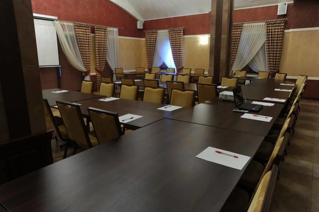 Hotel Dwor Choiny Казимерувка Экстерьер фото