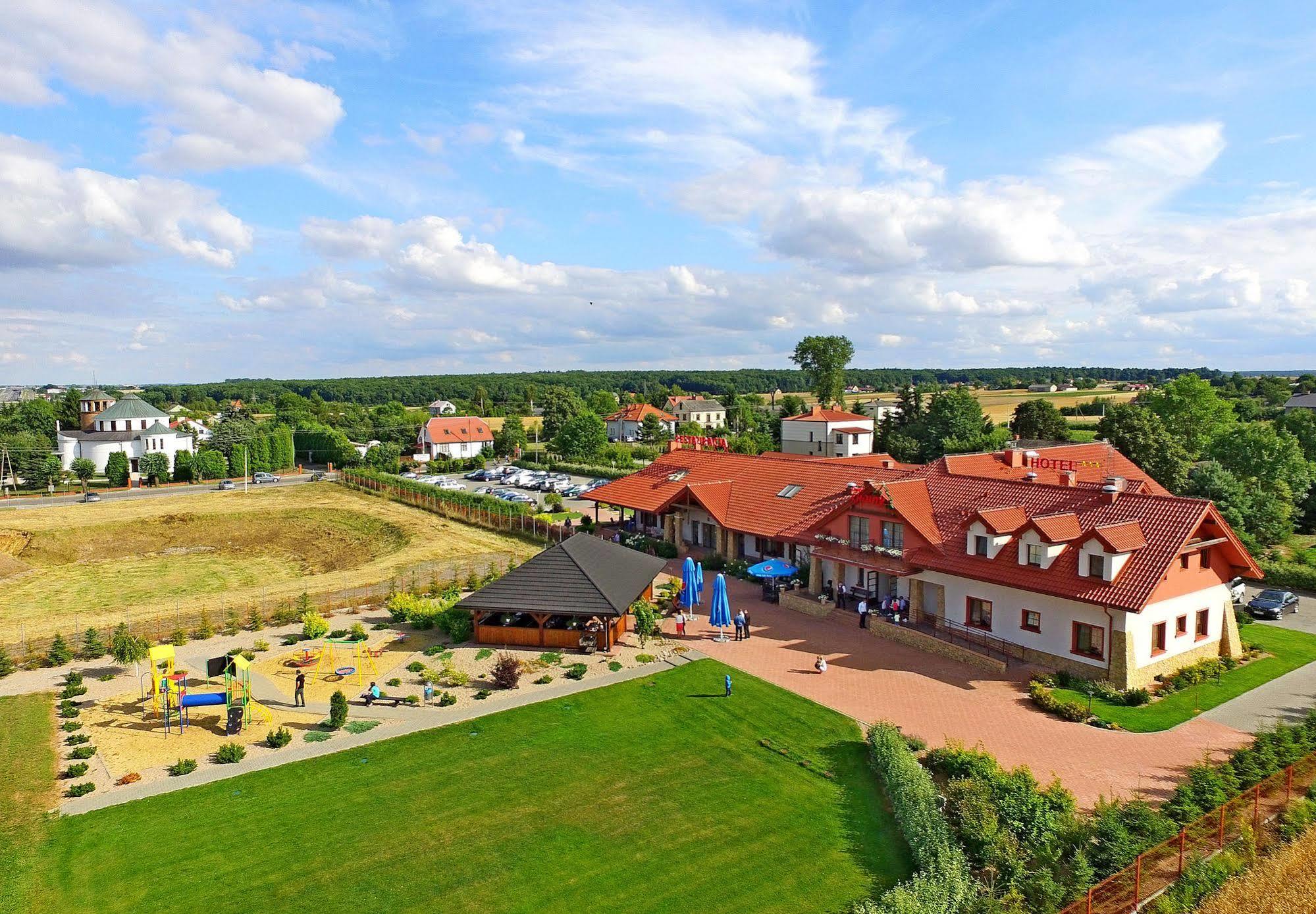 Hotel Dwor Choiny Казимерувка Экстерьер фото