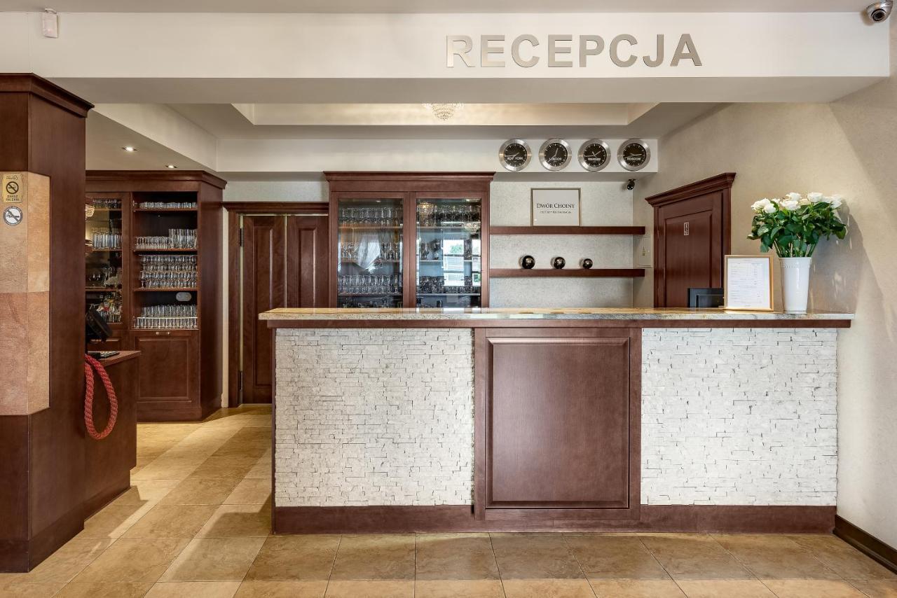 Hotel Dwor Choiny Казимерувка Экстерьер фото